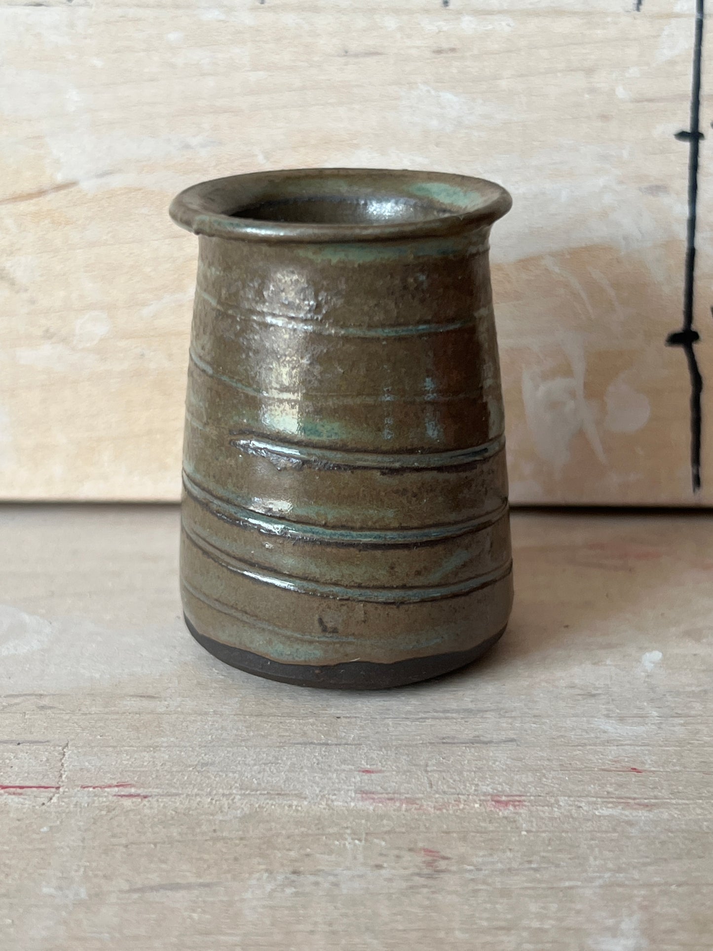LSmall ceramic vase