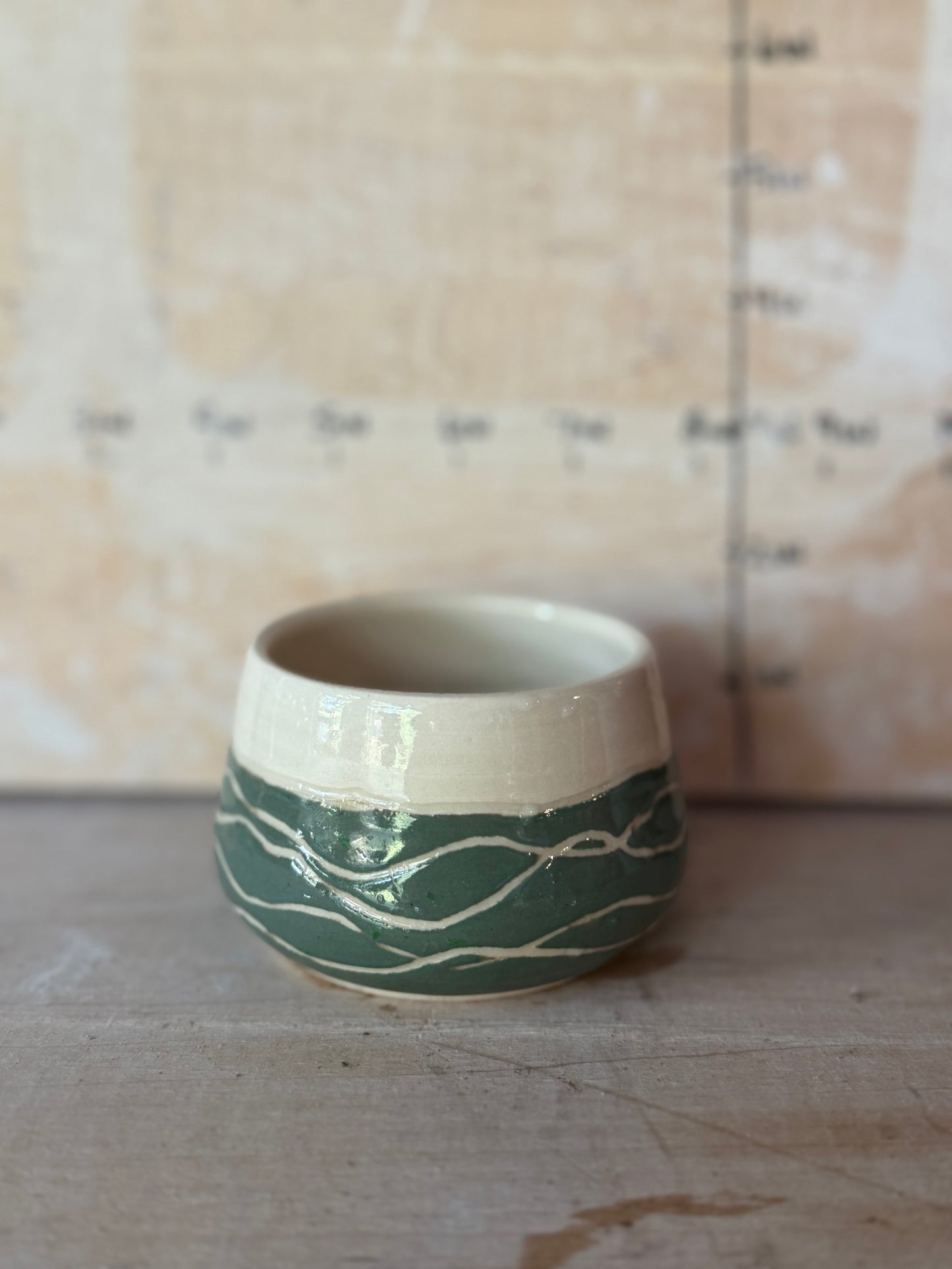Carved design bowl/tea bowl/coffee ceramic cup