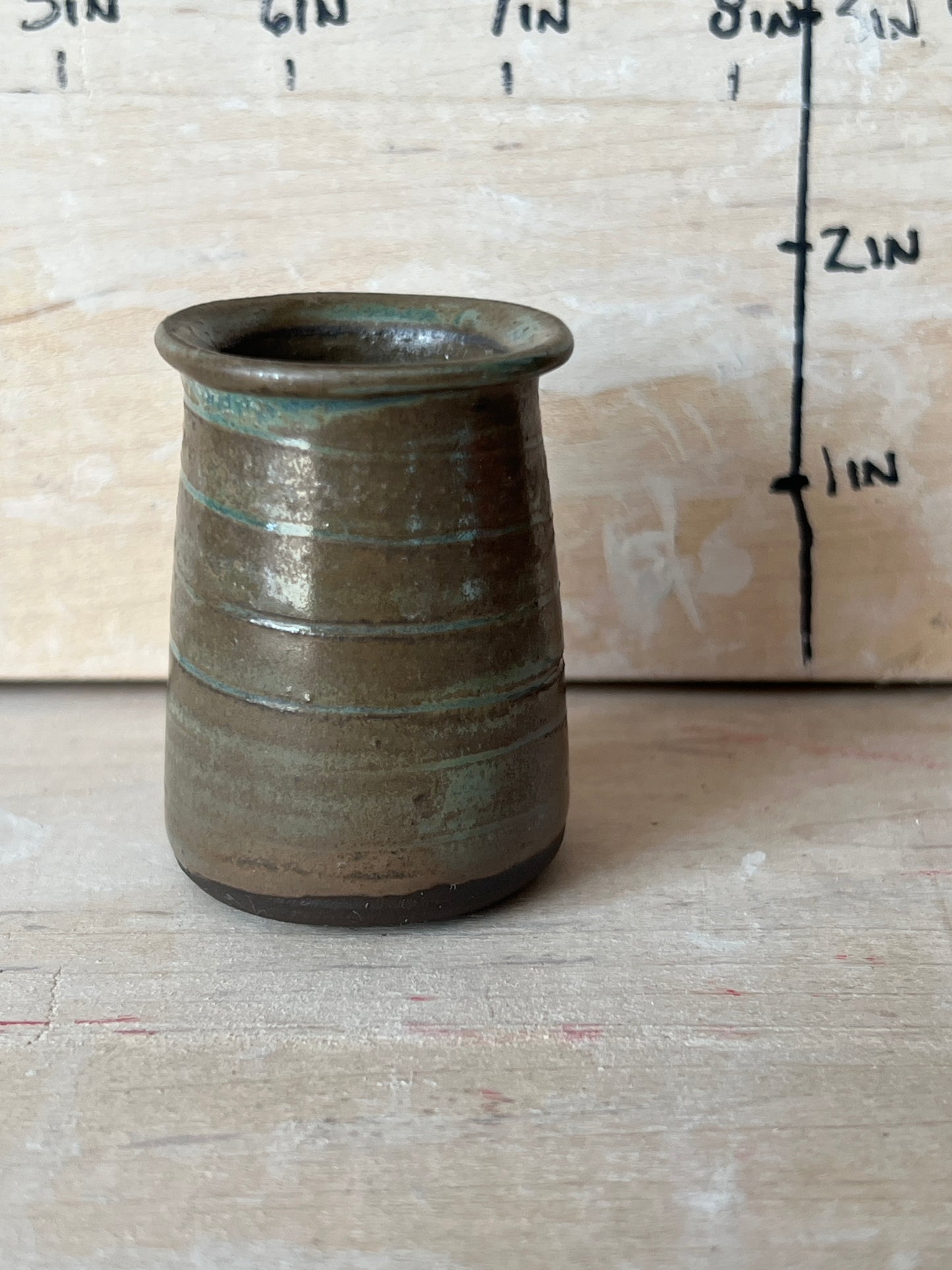 LSmall ceramic vase